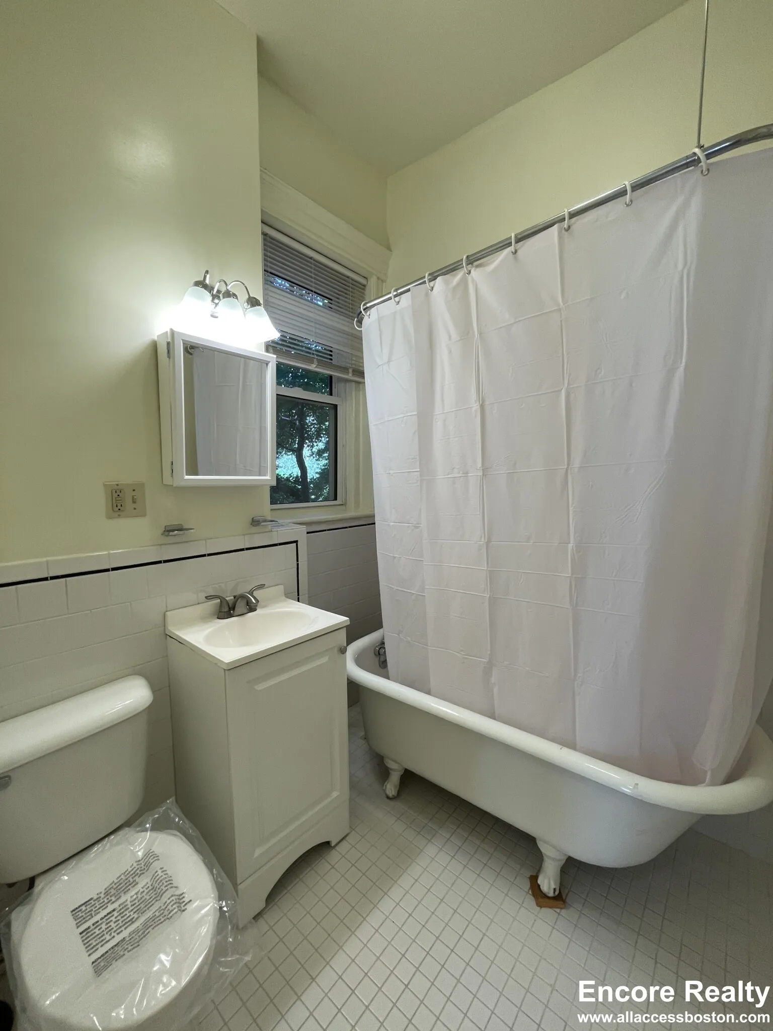 1 bed, 1 bath apartment for rent at 124 Peterborough St Unit 4, Fenway — photo 8 of 12