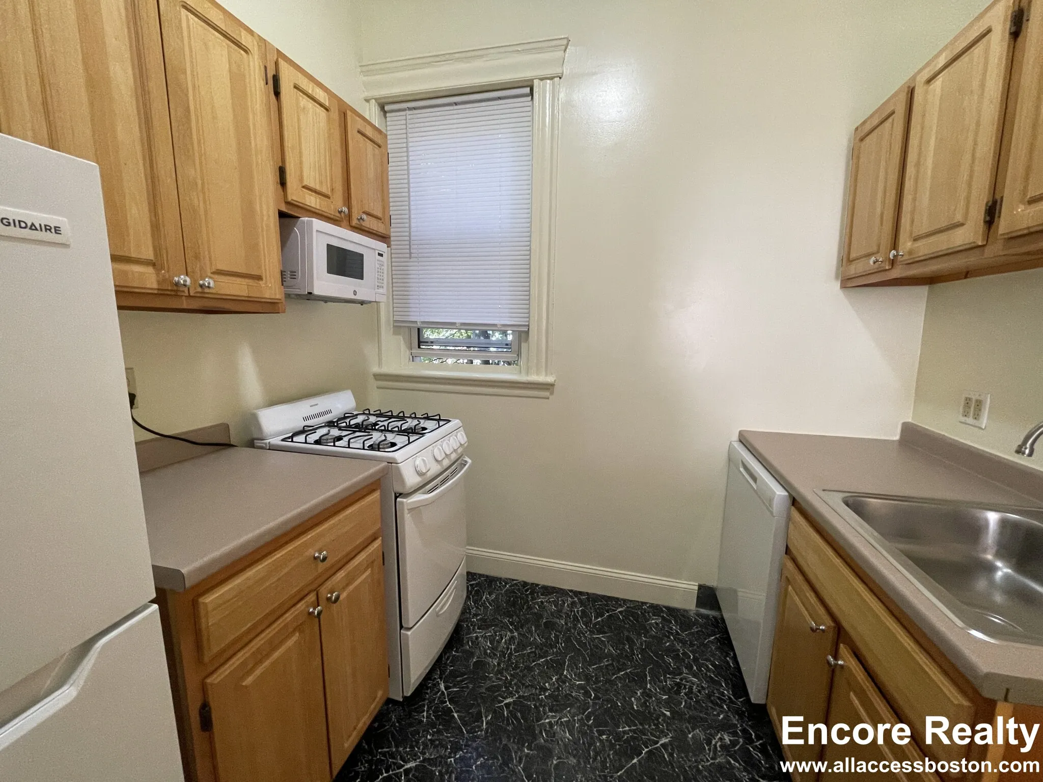 1 bed, 1 bath apartment for rent at 124 Peterborough St Unit 4, Fenway — photo 2 of 12