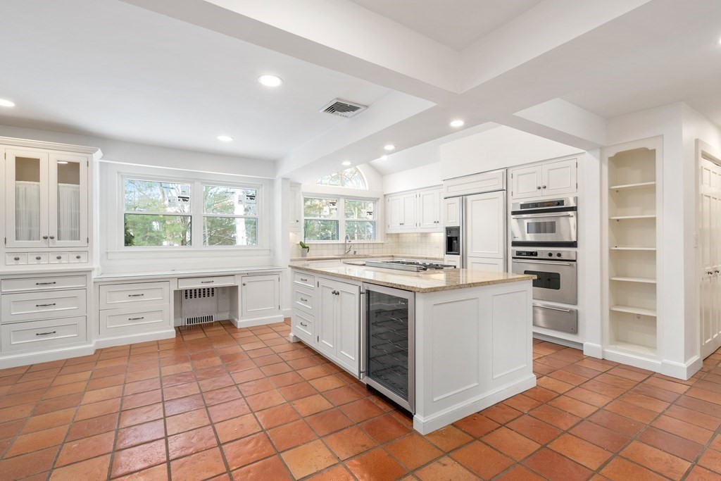 4 bed, 2 bath apartment for rent at 124 Rangeley Rd Unit 124, Chestnut Hill — photo 8 of 27