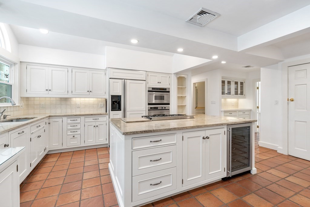 4 bed, 2 bath apartment for rent at 124 Rangeley Rd Unit 124, Chestnut Hill — photo 10 of 27