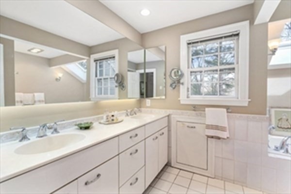 4 bed, 2 bath apartment for rent at 124 Rangeley Rd Unit 124, Chestnut Hill — photo 19 of 27