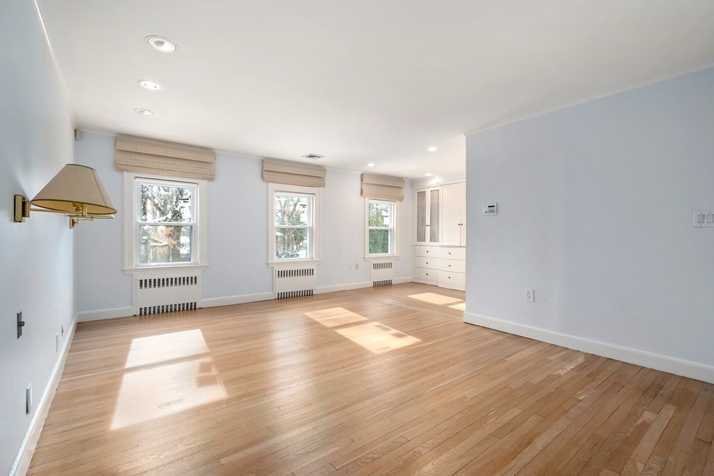 4 bed, 2 bath apartment for rent at 124 Rangeley Rd Unit 124, Chestnut Hill — photo 15 of 27