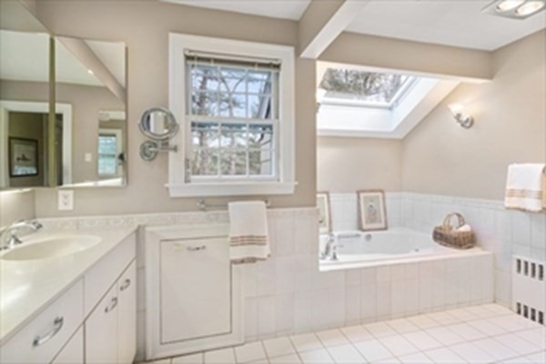 4 bed, 2 bath apartment for rent at 124 Rangeley Rd Unit 124, Chestnut Hill — photo 20 of 27