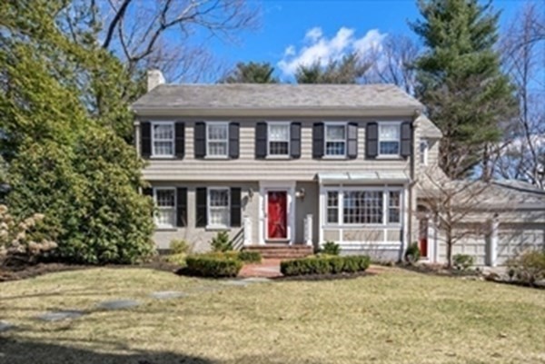 4 bed, 2 bath apartment for rent at 124 Rangeley Rd Unit 124, Chestnut Hill — photo 2 of 27