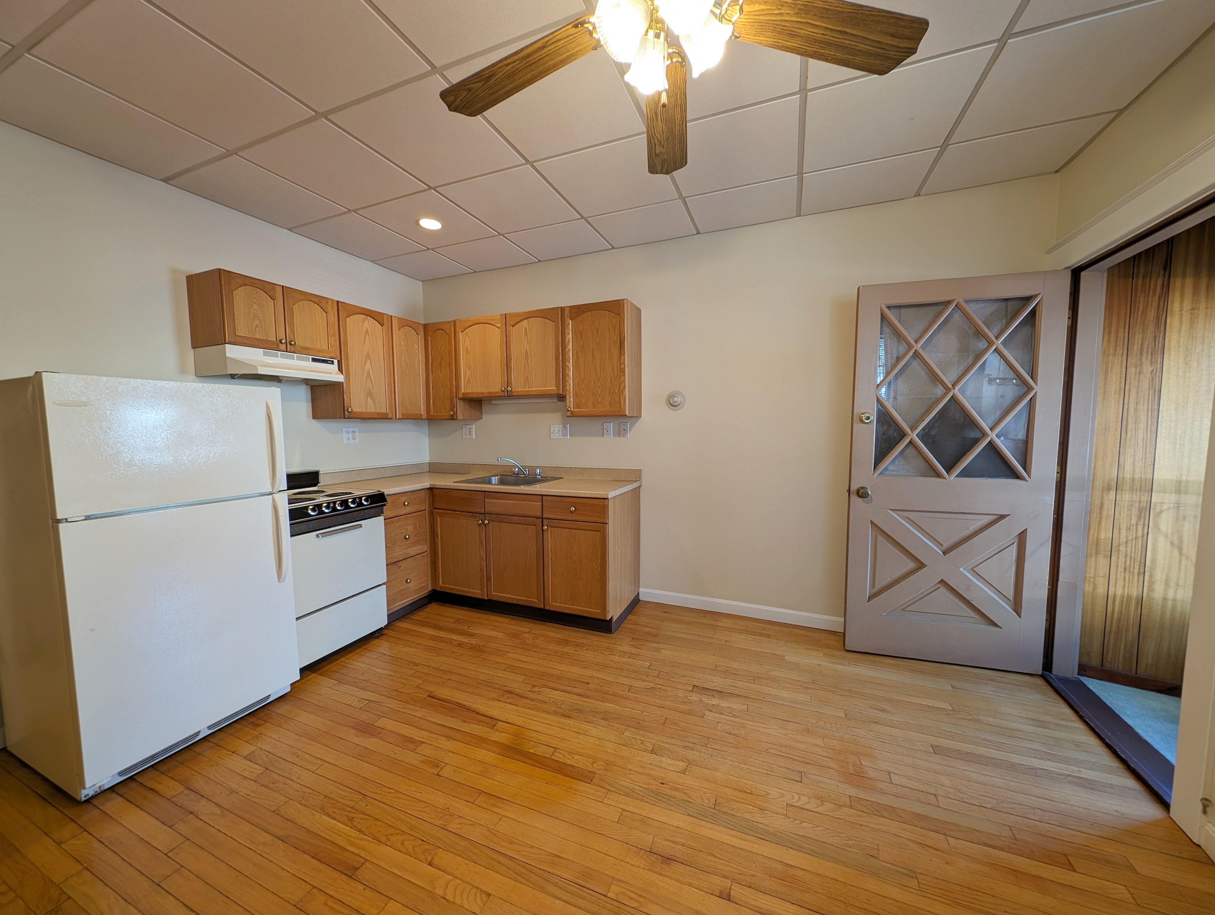 Studio bed, 1 bath apartment for rent at 124 Rogers Ave Unit 124, Powder House Square — photo 3 of 11
