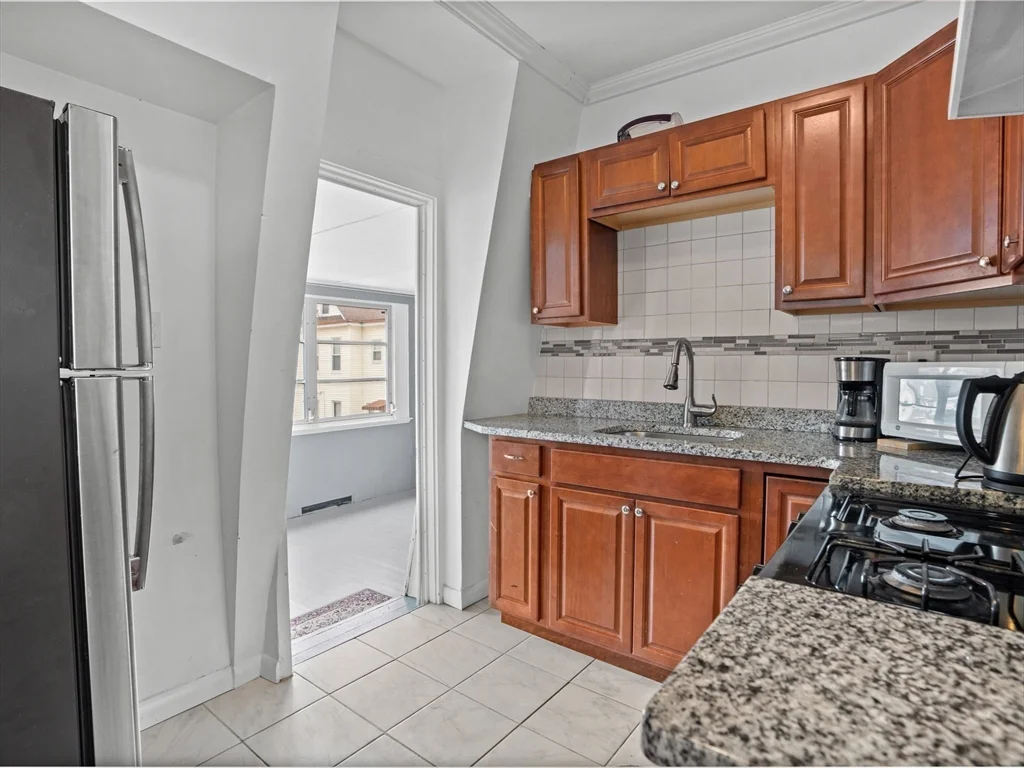 2 bed, 1 bath apartment for rent at 124 Sheridan Ave Unit 2, Medford Hillside — photo 3 of 16