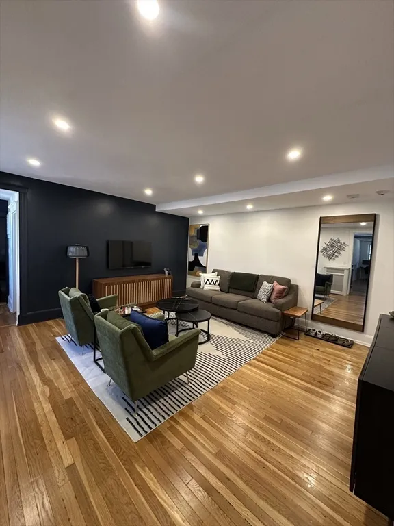 1 bed, 1 bath apartment for rent at 124 Sutherland Rd Unit 4, Brighton — photo 2 of 11