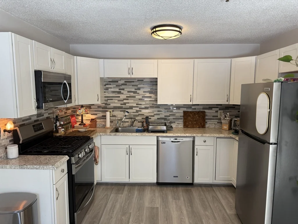 2 bed, 1 bath apartment for rent at 124 Tennis Plaza Rd Unit 21, Dracut — photo 6 of 15