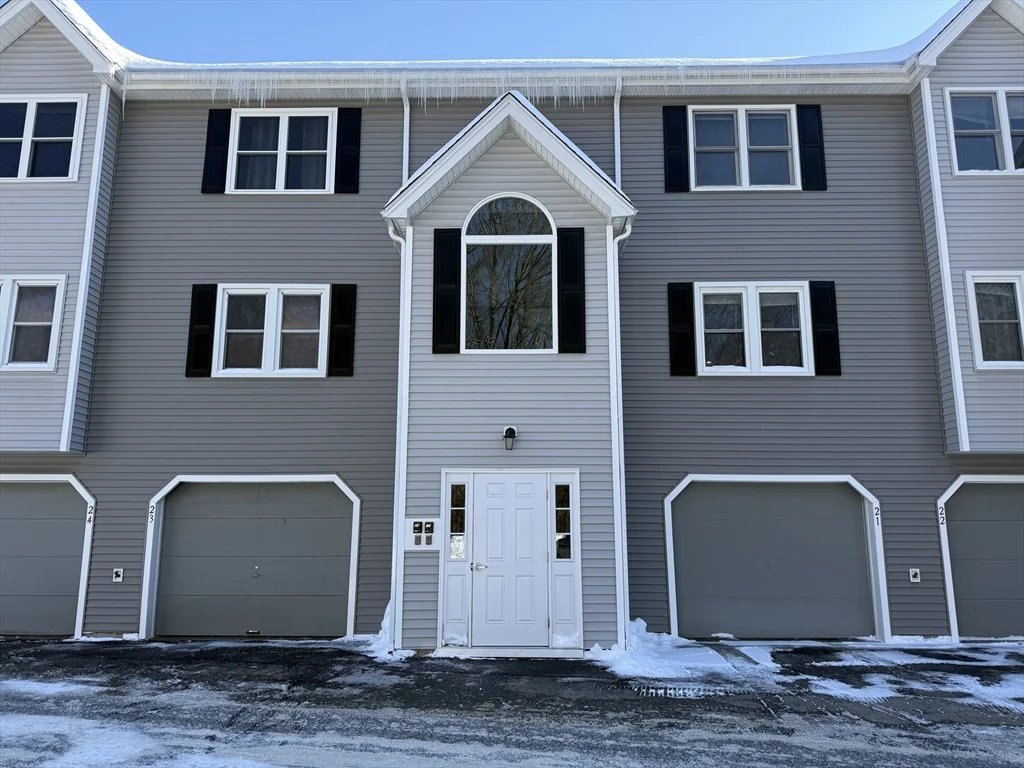 2 bed, 1 bath apartment for rent at 124 Tennis Plaza Rd Unit 21, Dracut — photo 2 of 15