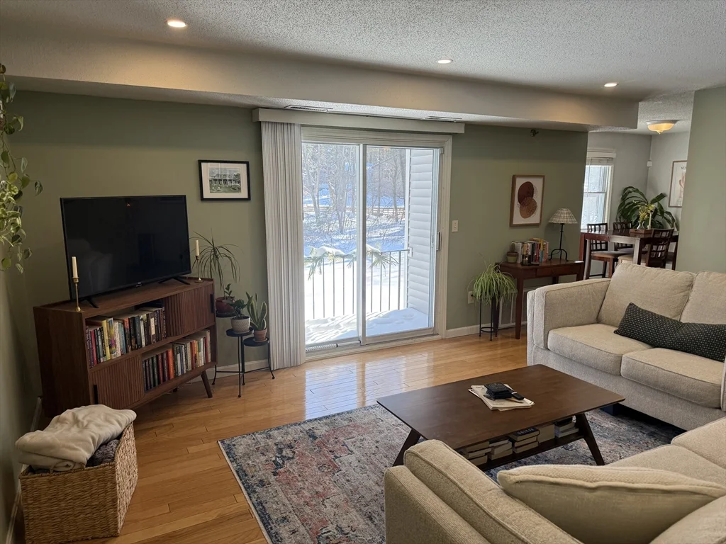 2 bed, 1 bath apartment for rent at 124 Tennis Plaza Rd Unit 21, Dracut — photo 3 of 15