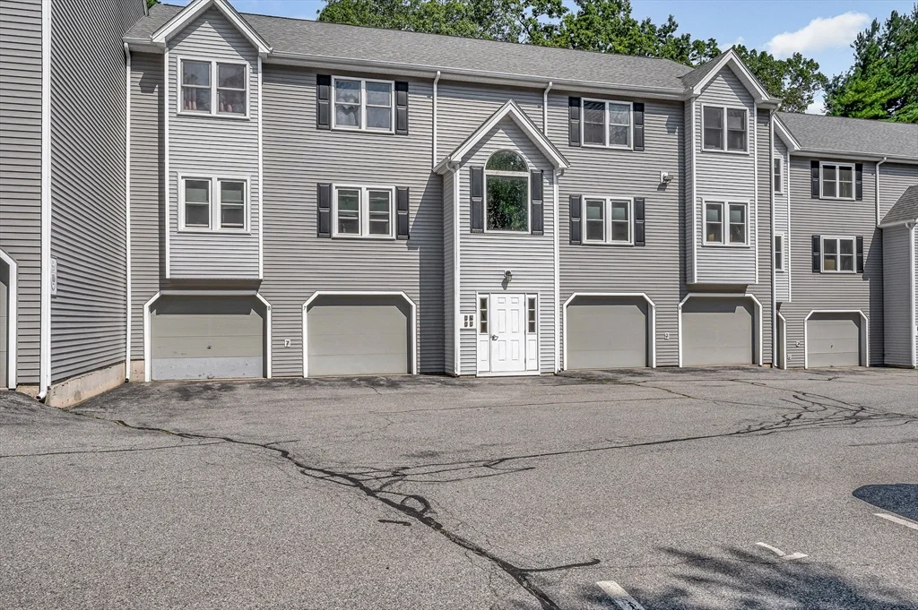 2 bed, 1 bath apartment for rent at 124 Tennis Plaza Rd Unit 5, Dracut — photo 1 of 20
