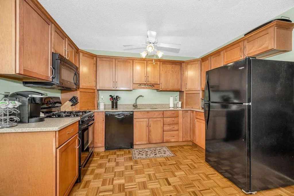 2 bed, 1 bath apartment for rent at 124 Tennis Plaza Rd Unit 5, Dracut — photo 11 of 20