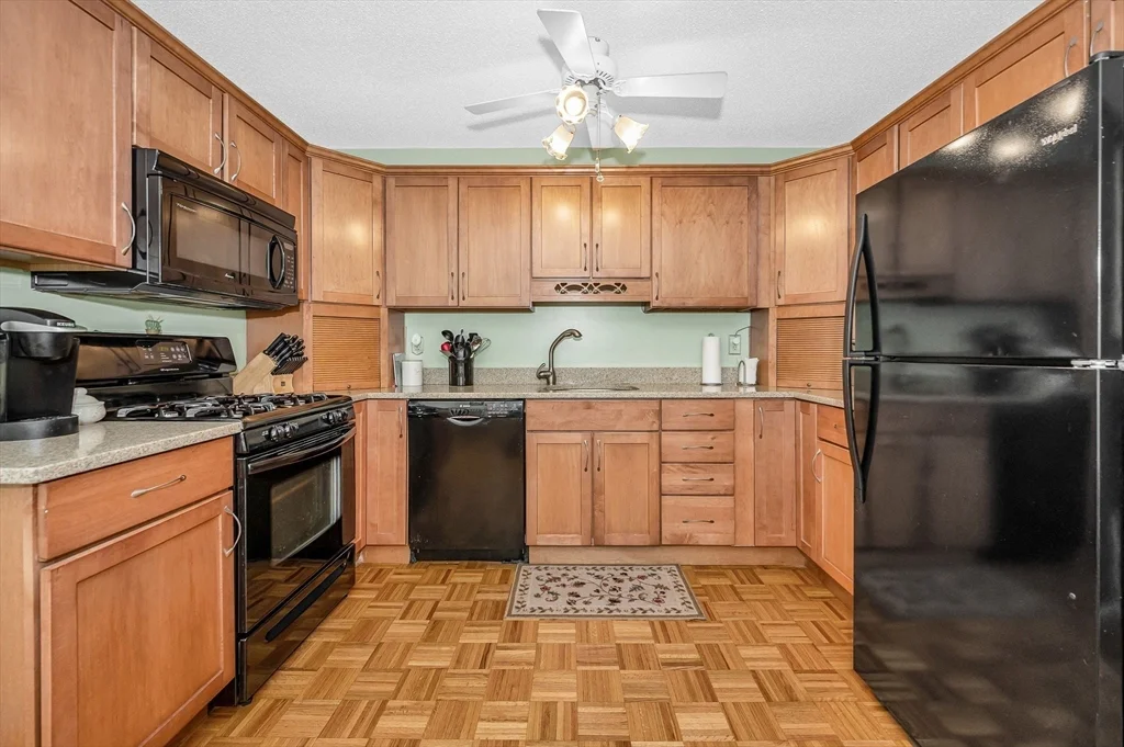 2 bed, 1 bath apartment for rent at 124 Tennis Plaza Rd Unit 5, Dracut — photo 12 of 20