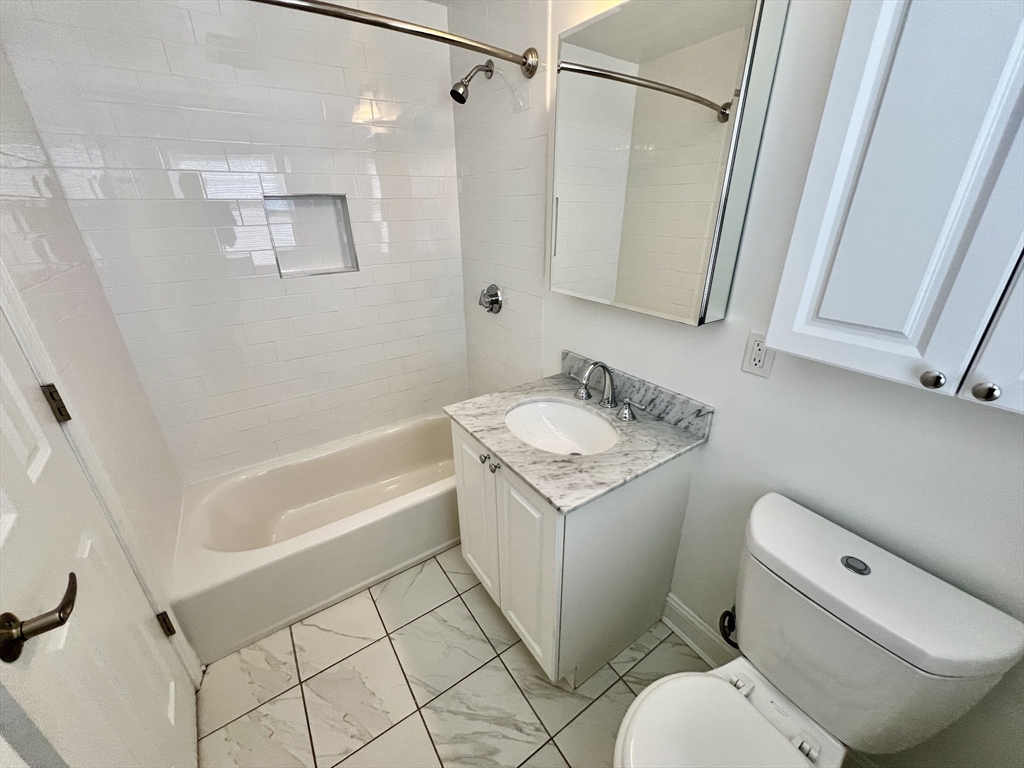 2 bed, 1 bath apartment for rent at 124 Thornton Rd Unit 124, Brookline — photo 3 of 10