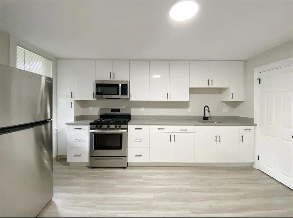 2 bed, 1 bath apartment for rent at 124 Trenton St Unit 3, Eagle Hill — photo 2 of 15