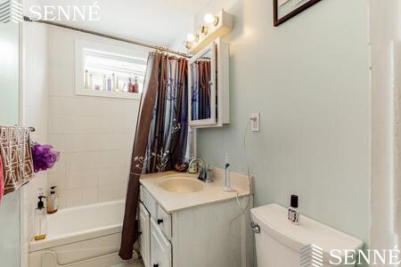 3.5 bed, 1 bath apartment for rent at 124 Walnut St Unit 2, Winter Hill — photo 5 of 11
