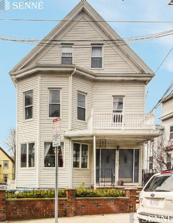 3.5 bed, 1 bath apartment for rent at 124 Walnut St Unit 2, Winter Hill — photo 1 of 11