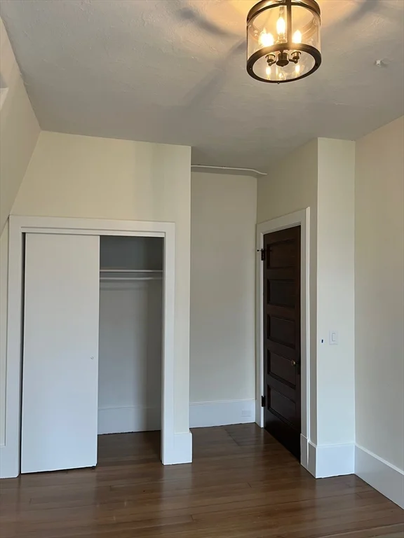4 bed, 1 bath apartment for rent at 124 Walnut St Unit 2L, Clinton — photo 4 of 17