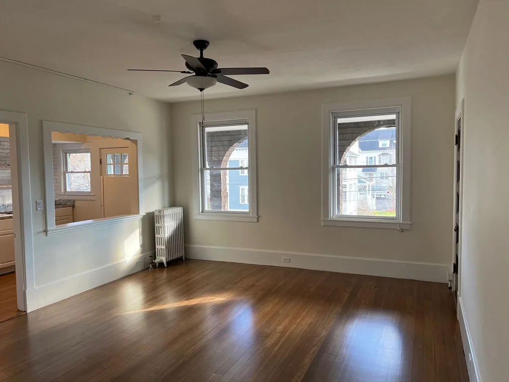 4 bed, 1 bath apartment for rent at 124 Walnut St Unit 2L, Clinton — photo 1 of 17