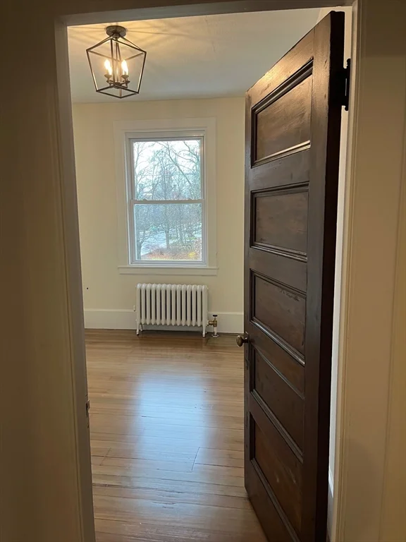 4 bed, 1 bath apartment for rent at 124 Walnut St Unit 2L, Clinton — photo 5 of 17