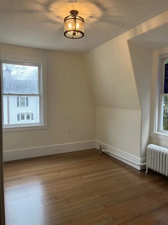 4 bed, 1 bath apartment for rent at 124 Walnut St Unit 2L, Clinton — photo 3 of 17