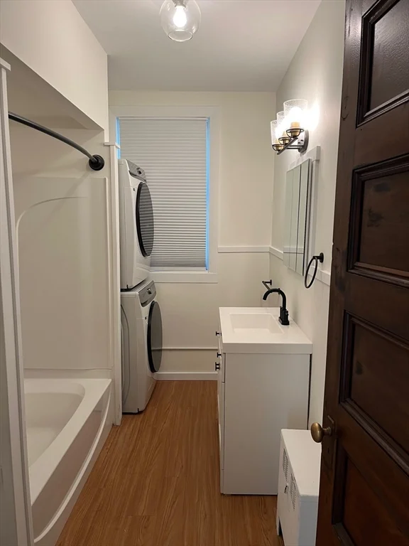 4 bed, 1 bath apartment for rent at 124 Walnut St Unit 2L, Clinton — photo 8 of 17