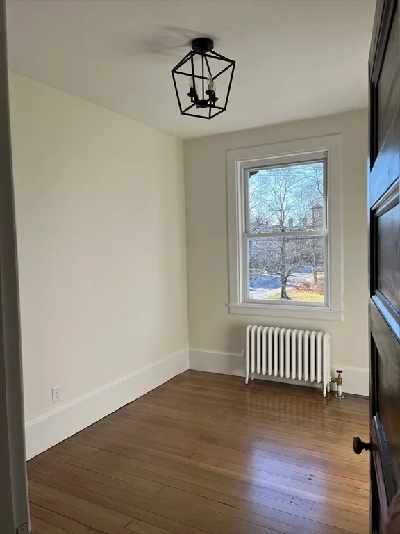 4 bed, 1 bath apartment for rent at 124 Walnut St Unit 2L, Clinton — photo 11 of 17