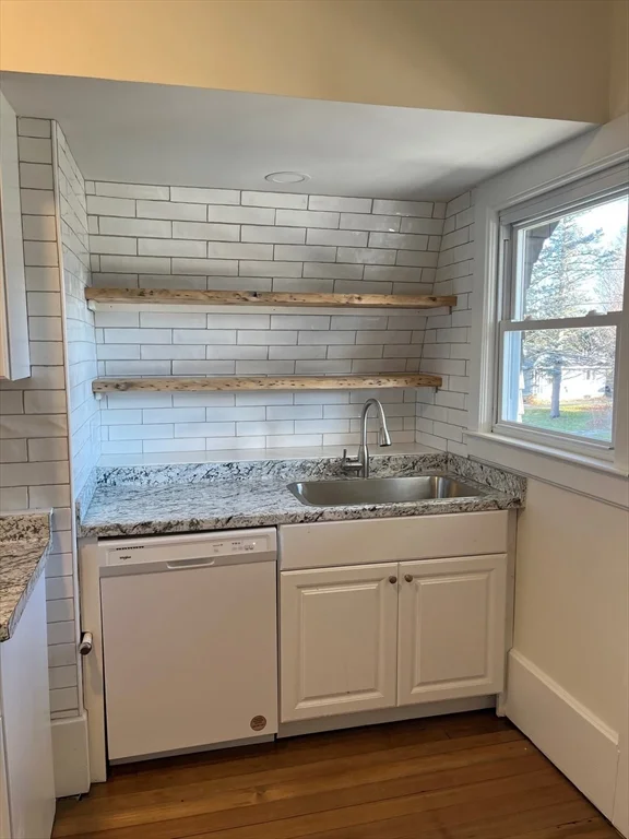 4 bed, 1 bath apartment for rent at 124 Walnut St Unit 2L, Clinton — photo 16 of 17