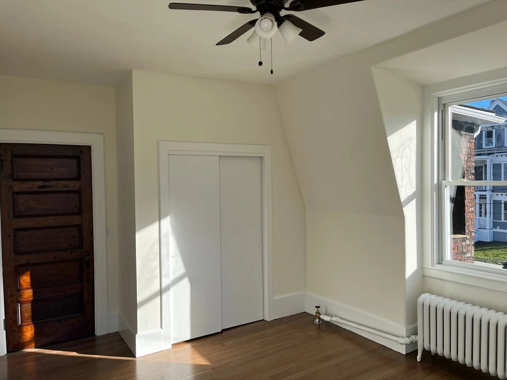 4 bed, 1 bath apartment for rent at 124 Walnut St Unit 2L, Clinton — photo 13 of 17