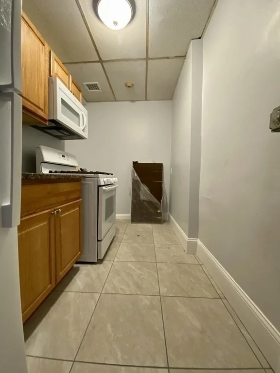 2 bed, 1 bath apartment for rent at 124 Washington Ave Unit 2, Bellingham Square — photo 11 of 16
