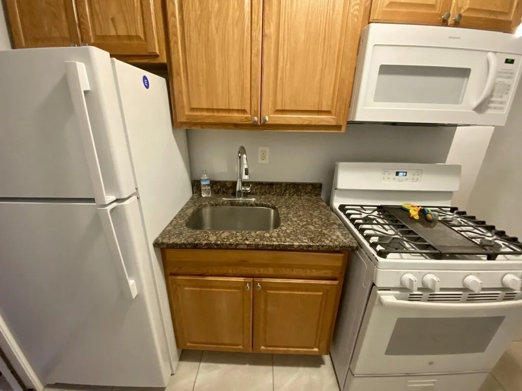 2 bed, 1 bath apartment for rent at 124 Washington Ave Unit 2, Bellingham Square — photo 12 of 16
