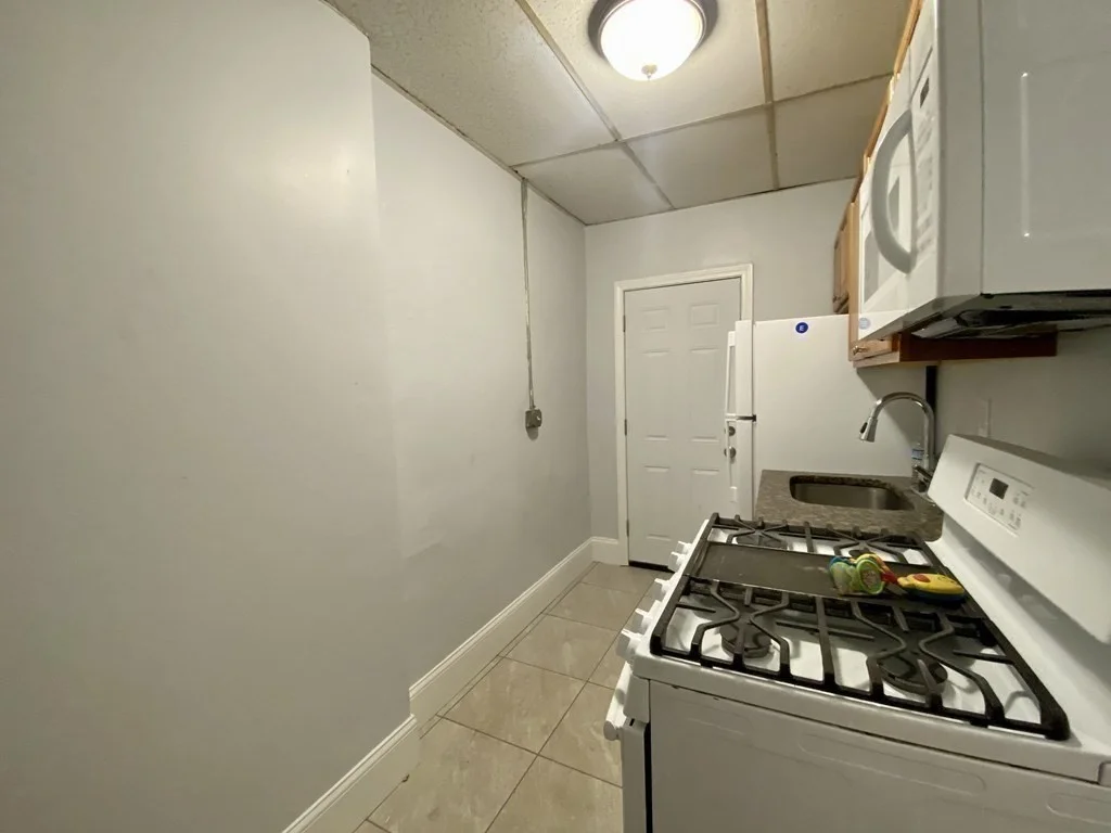 2 bed, 1 bath apartment for rent at 124 Washington Ave Unit 2, Bellingham Square — photo 10 of 16