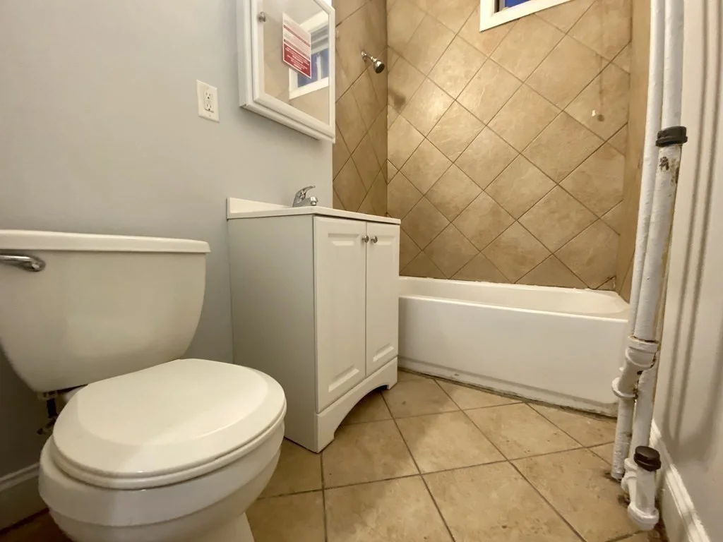 2 bed, 1 bath apartment for rent at 124 Washington Ave Unit 2, Bellingham Square — photo 4 of 16