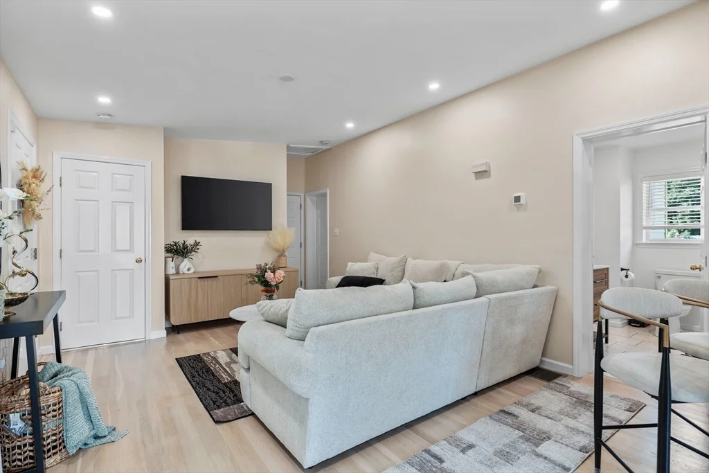 1 bed, 1 bath apartment for rent at 124 Washington St Unit A, Woburn — photo 8 of 12