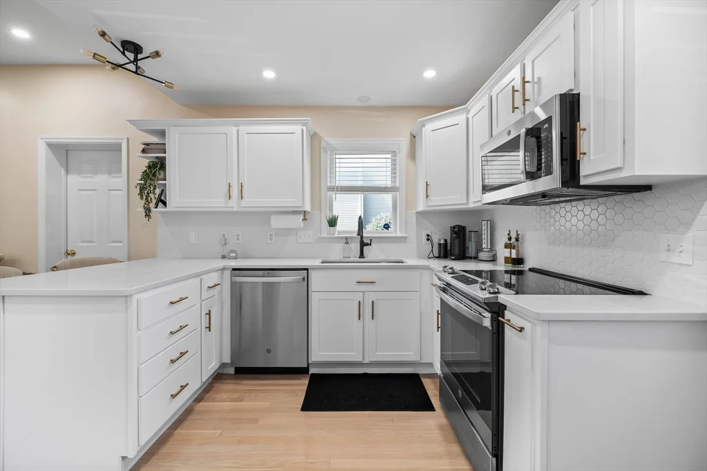 1 bed, 1 bath apartment for rent at 124 Washington St Unit A, Woburn — photo 4 of 12