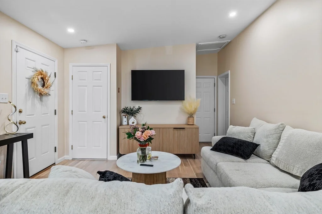 1 bed, 1 bath apartment for rent at 124 Washington St Unit A, Woburn — photo 6 of 12