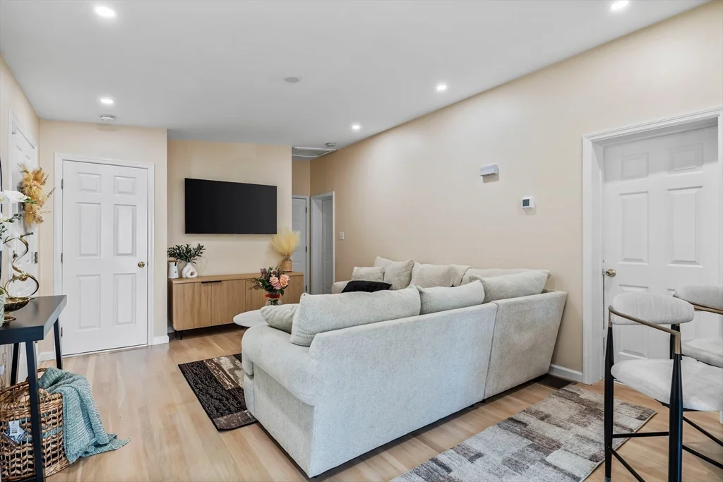 1 bed, 1 bath apartment for rent at 124 Washington St Unit A, Woburn — photo 7 of 12
