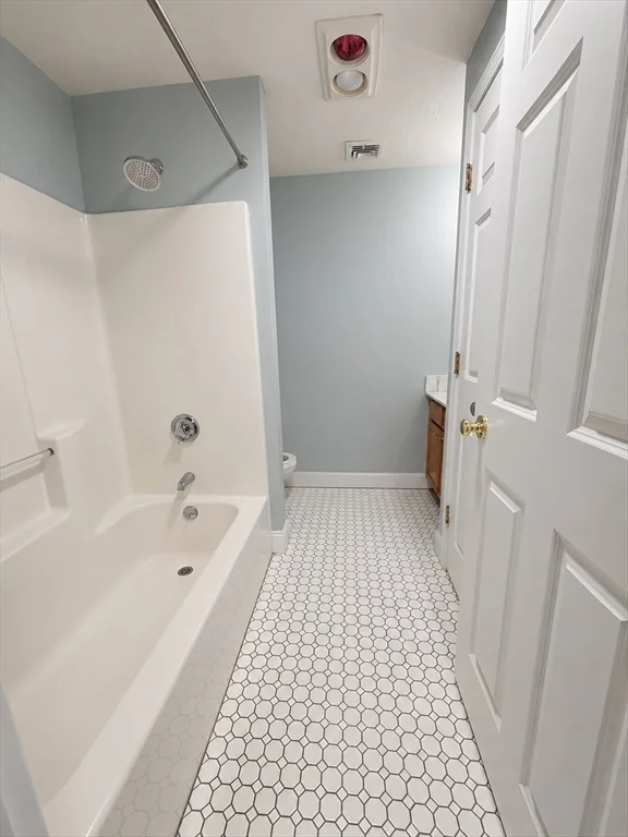 3 bed, 2 bath apartment for rent at 124 West 7th Unit D, South Boston — photo 7 of 12