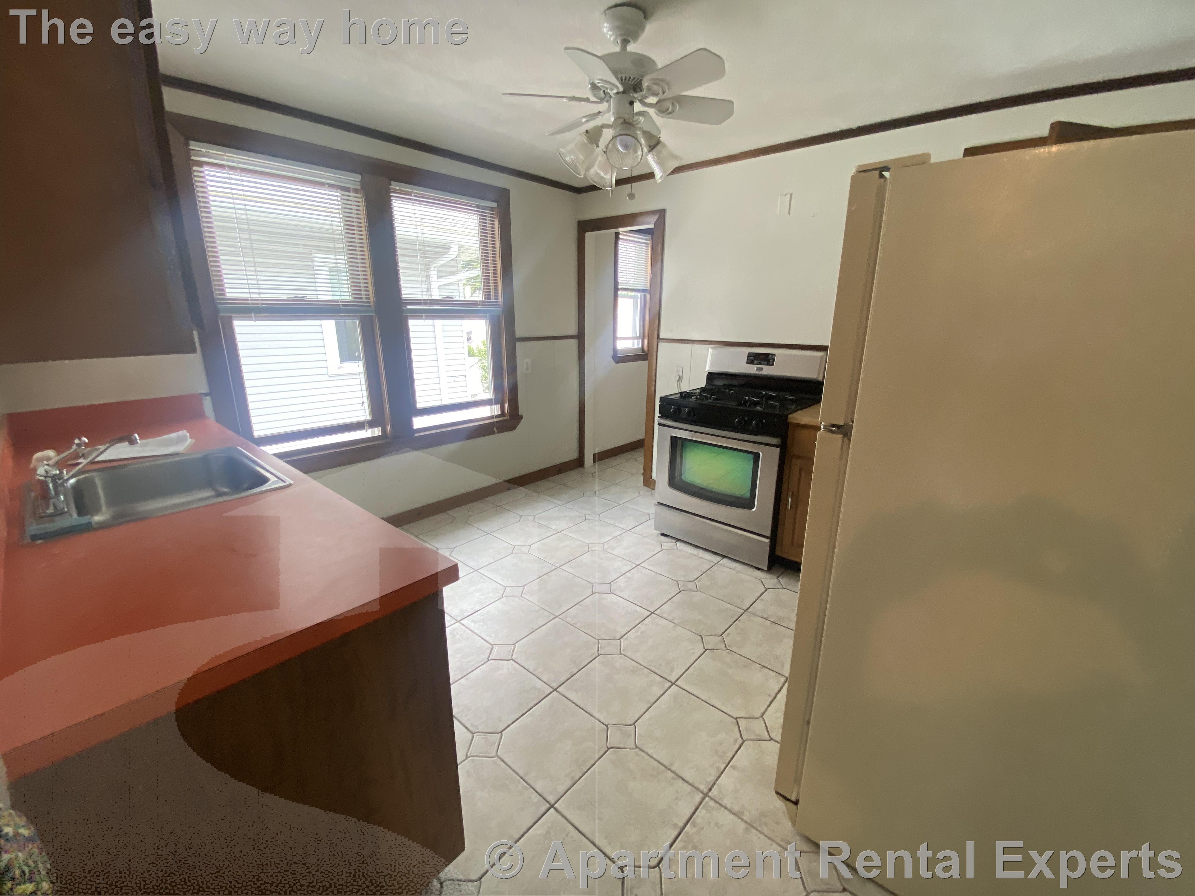 2 bed, 1 bath apartment for rent at 124 Willis Ave Unit 2, Tufts — photo 3 of 15