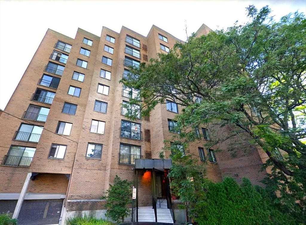 1 bed, 1 bath apartment for rent at 1243 Beacon St Unit 7D, Coolidge Corner