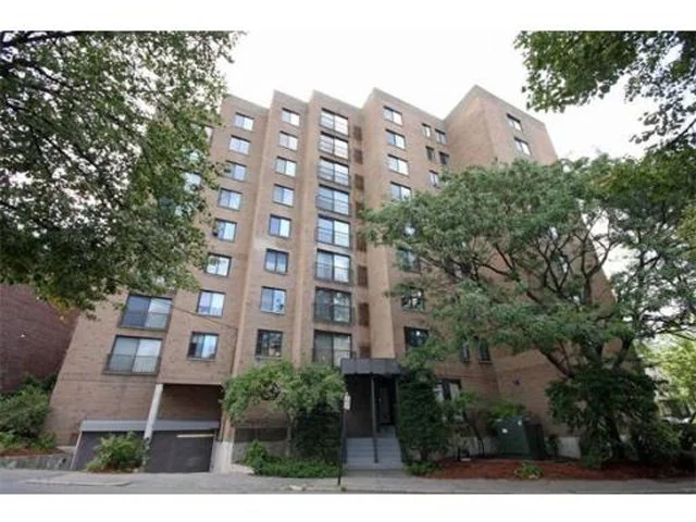 2 bed, 2 bath apartment for rent at 1243 Beacon Unit 3C, Coolidge Corner