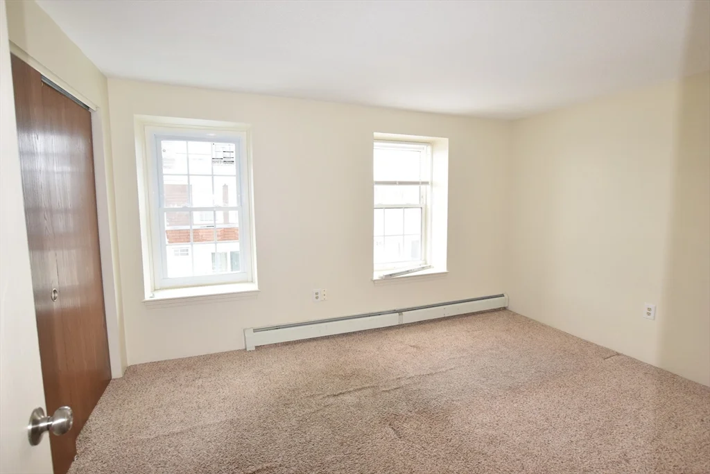 2 bed, 1 bath apartment for rent at 1245 Pawtucket Blvd Unit 4, Lowell — photo 7 of 10