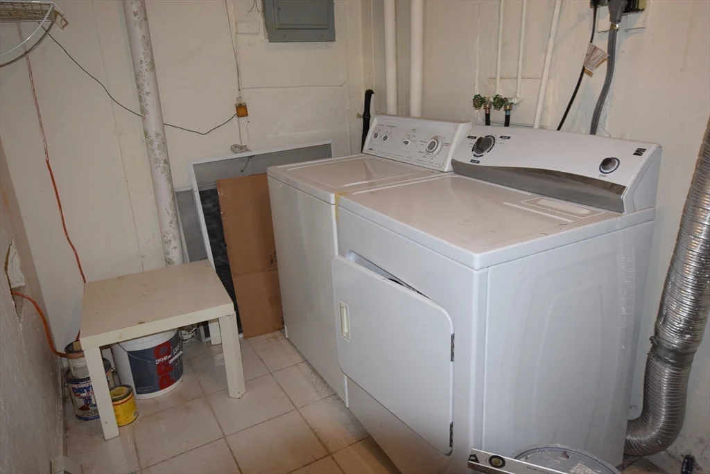 2 bed, 1 bath apartment for rent at 1245 Pawtucket Blvd Unit 4, Lowell — photo 10 of 10