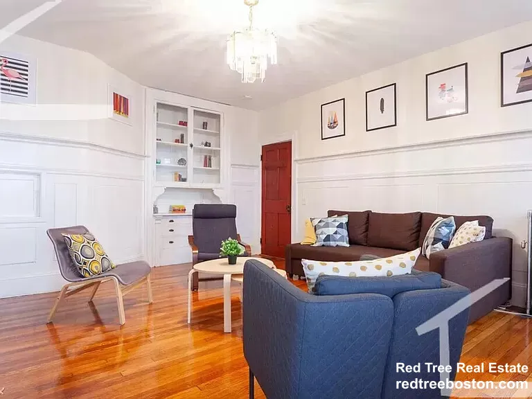 4 bed, 1.5 bath apartment for rent at 1247 Beacon St Unit 1, Coolidge Corner — photo 4 of 5