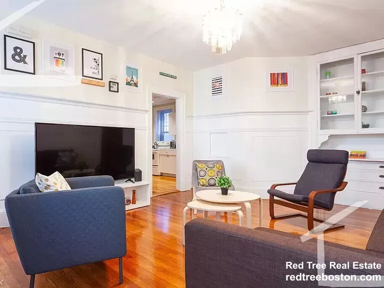 4 bed, 1.5 bath apartment for rent at 1247 Beacon St Unit 1, Coolidge Corner — photo 3 of 5