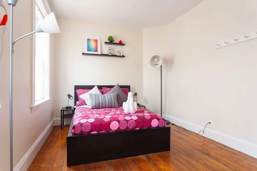 4 bed, 1.5 bath apartment for rent at 1247 Beacon St Unit 1a, Coolidge Corner