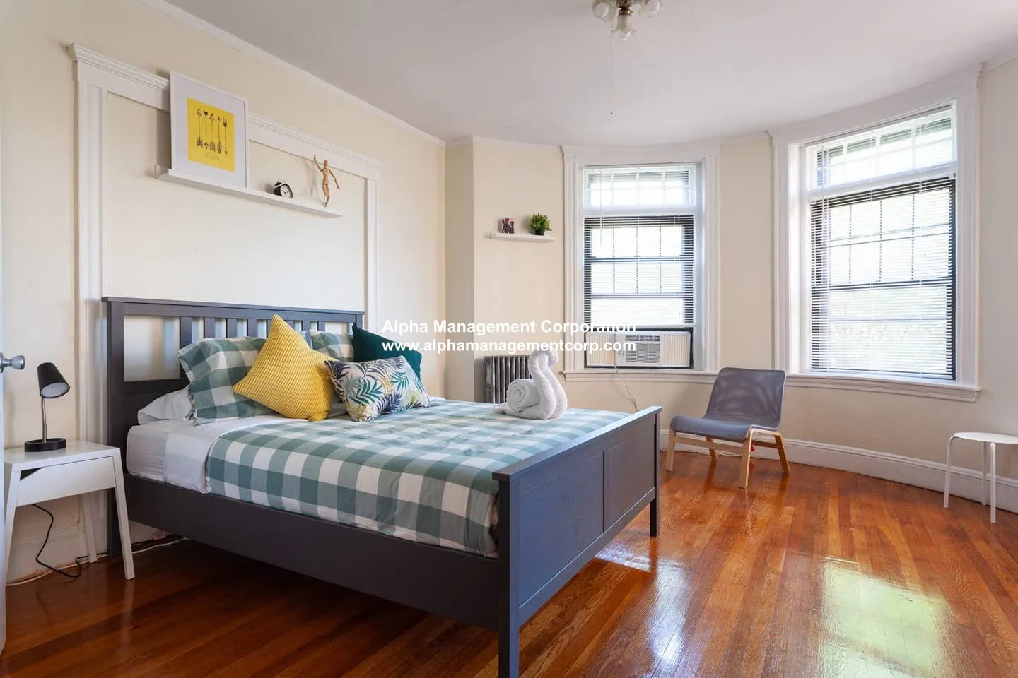 4 bed, 2 bath apartment for rent at 1247 Beacon St Unit 2, Coolidge Corner — photo 1 of 12