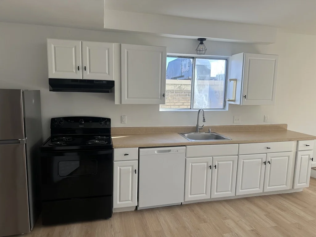 3 bed, 1 bath apartment for rent at 1247 Commonwealth Ave Unit 1, Brighton