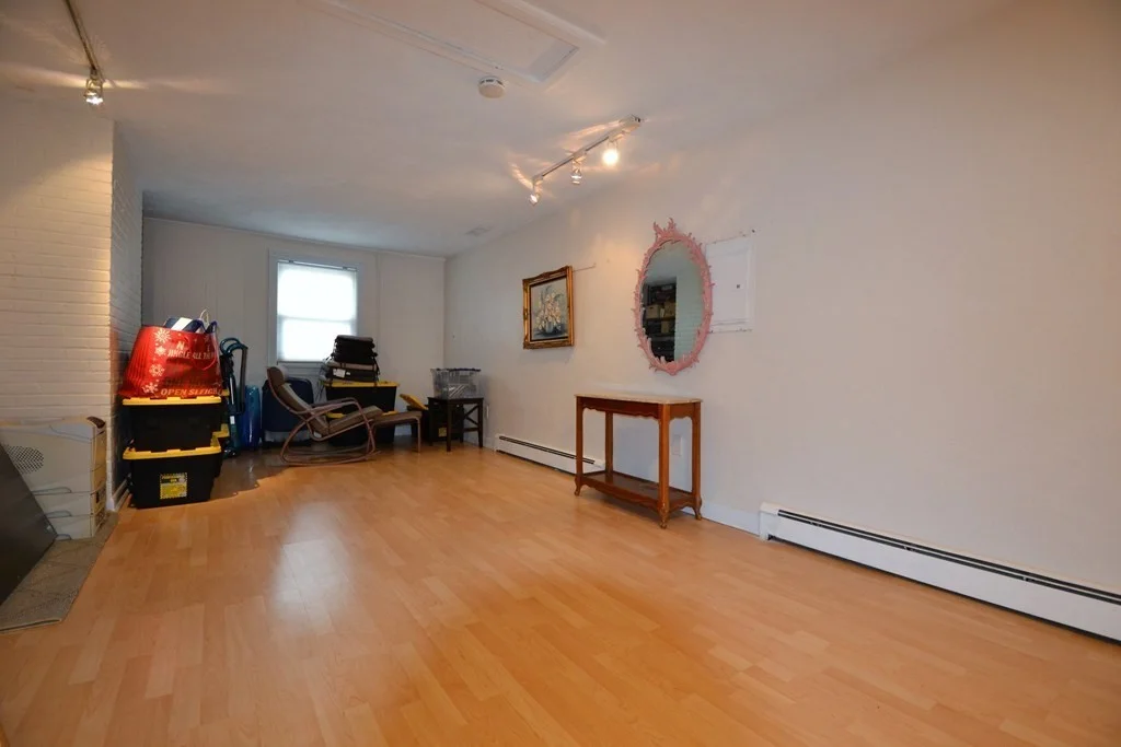 3 bed, 1 bath apartment for rent at 1247 Trapelo Rd, Waltham — photo 11 of 17