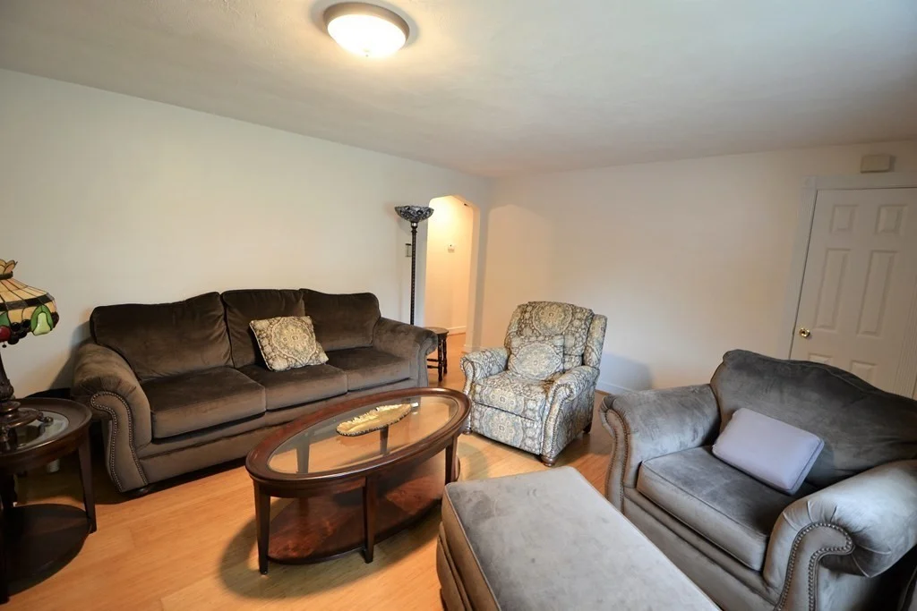 3 bed, 1 bath apartment for rent at 1247 Trapelo Rd, Waltham — photo 6 of 17